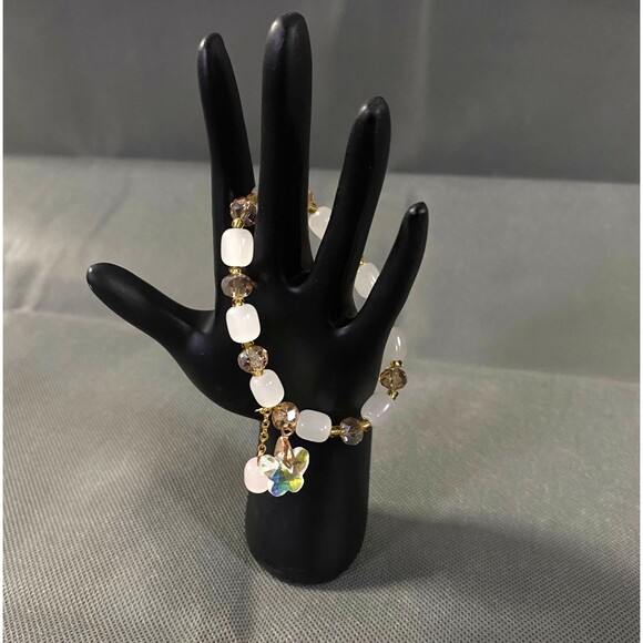 Iridescent Butterfly Charm Bracelet Oblong Glass Beads White Light Amber Stretch - Picture 4 of 7